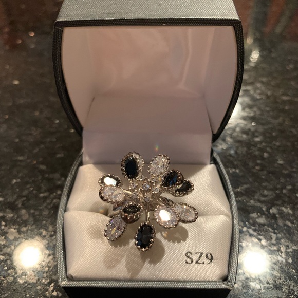 New statement RING - Picture 2 of 3